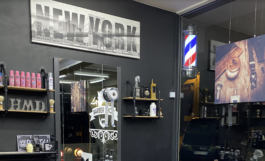 Intérieur du salon Barber Brothers - Ambiance barbier moderne